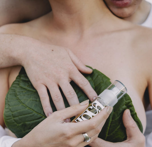 Exploring the World of Natural Intimate Oils: A Guide to Selection and Use